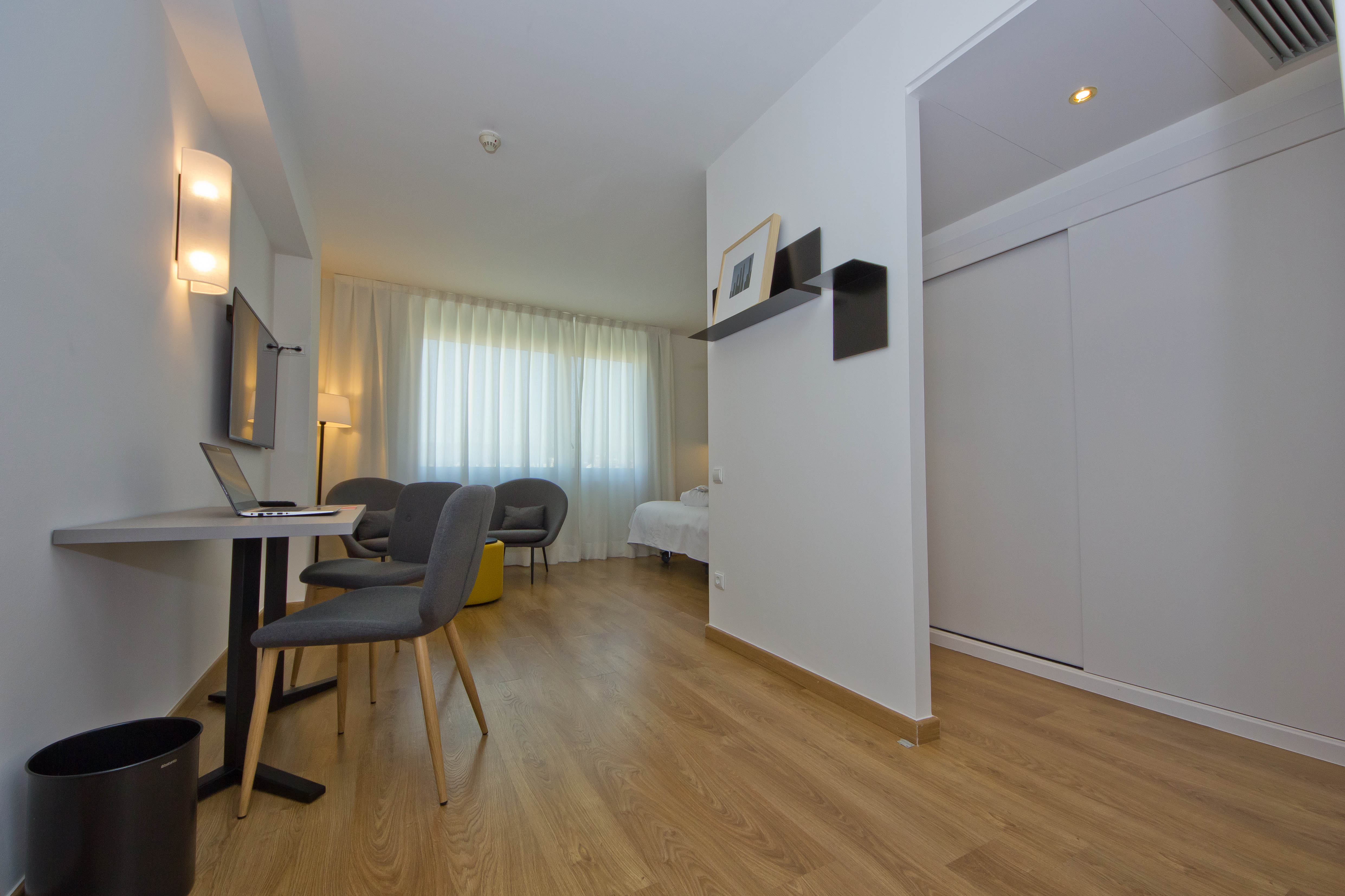 Aparthotel Atenea Vallès