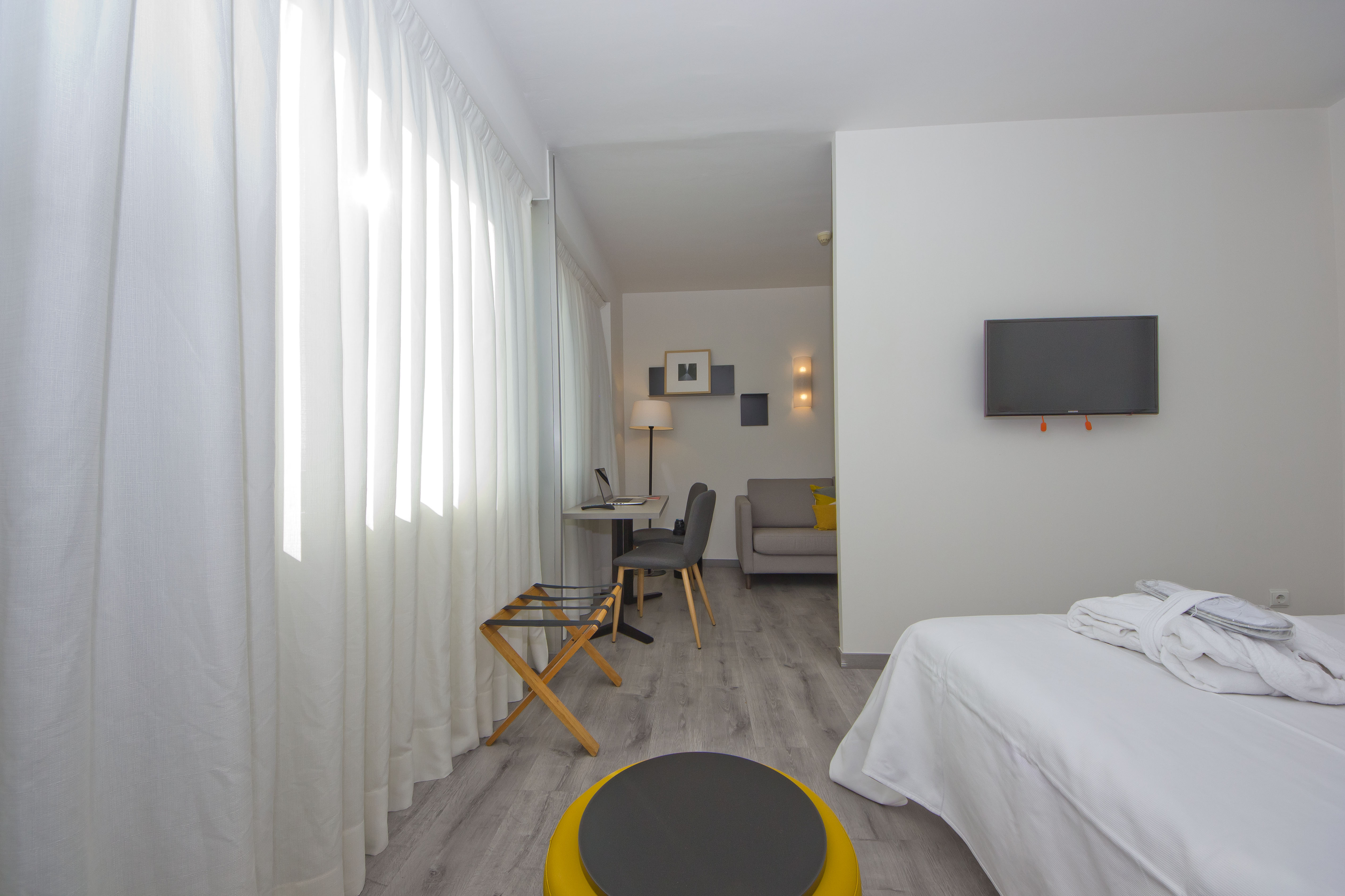 Aparthotel Atenea Vallès