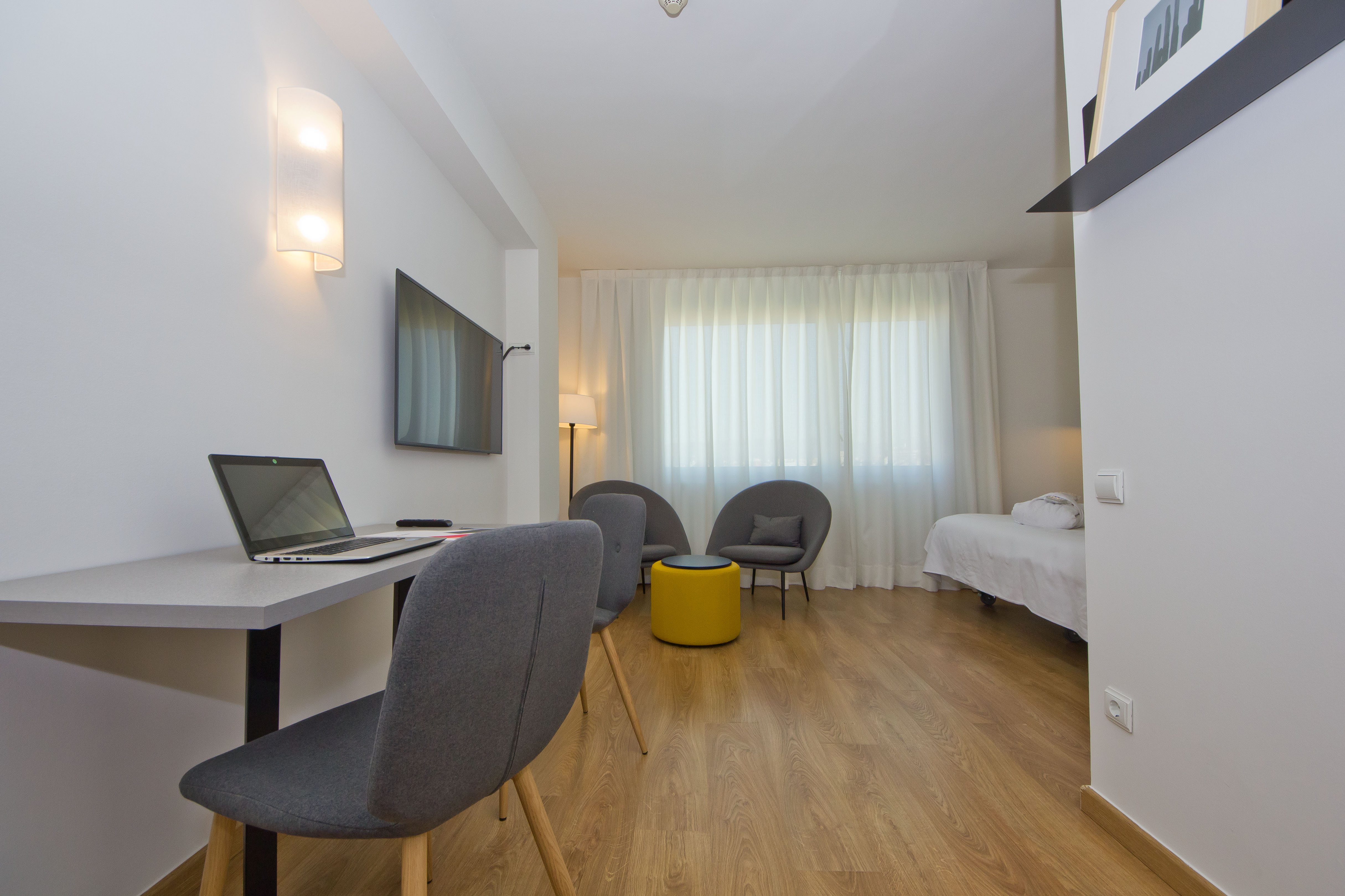 Aparthotel Atenea Vallès