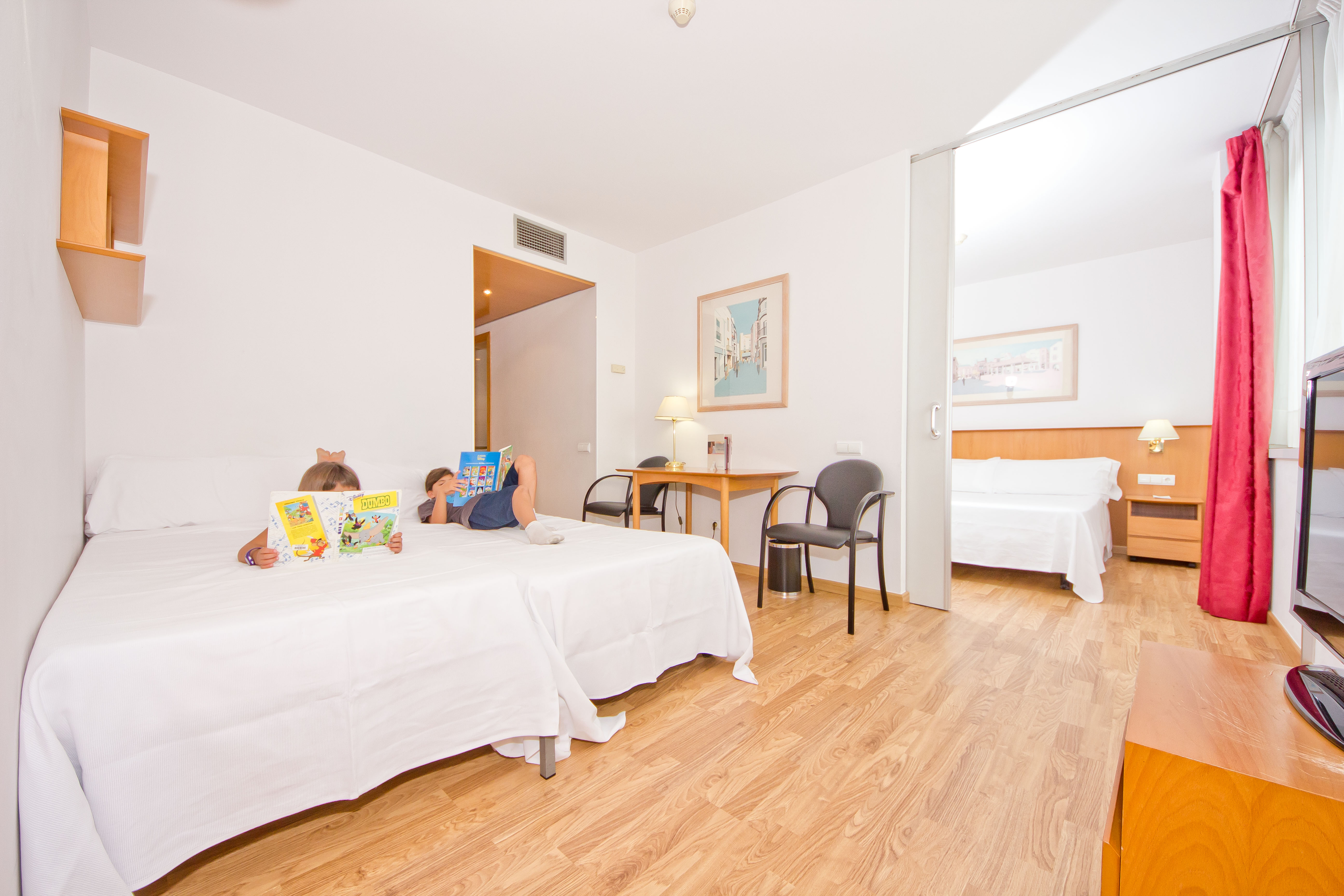 Aparthotel Atenea Vallès