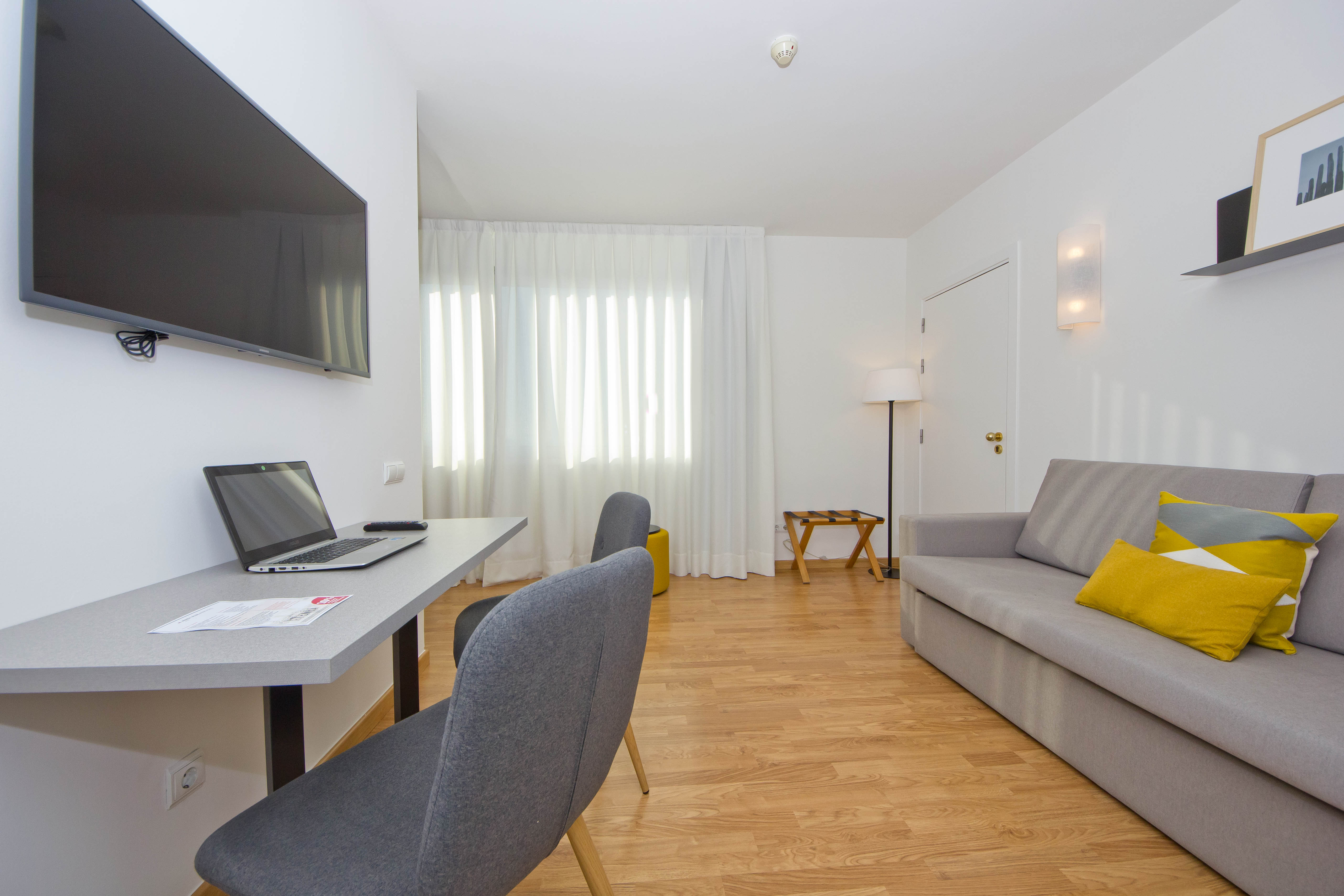 Aparthotel Atenea Vallès