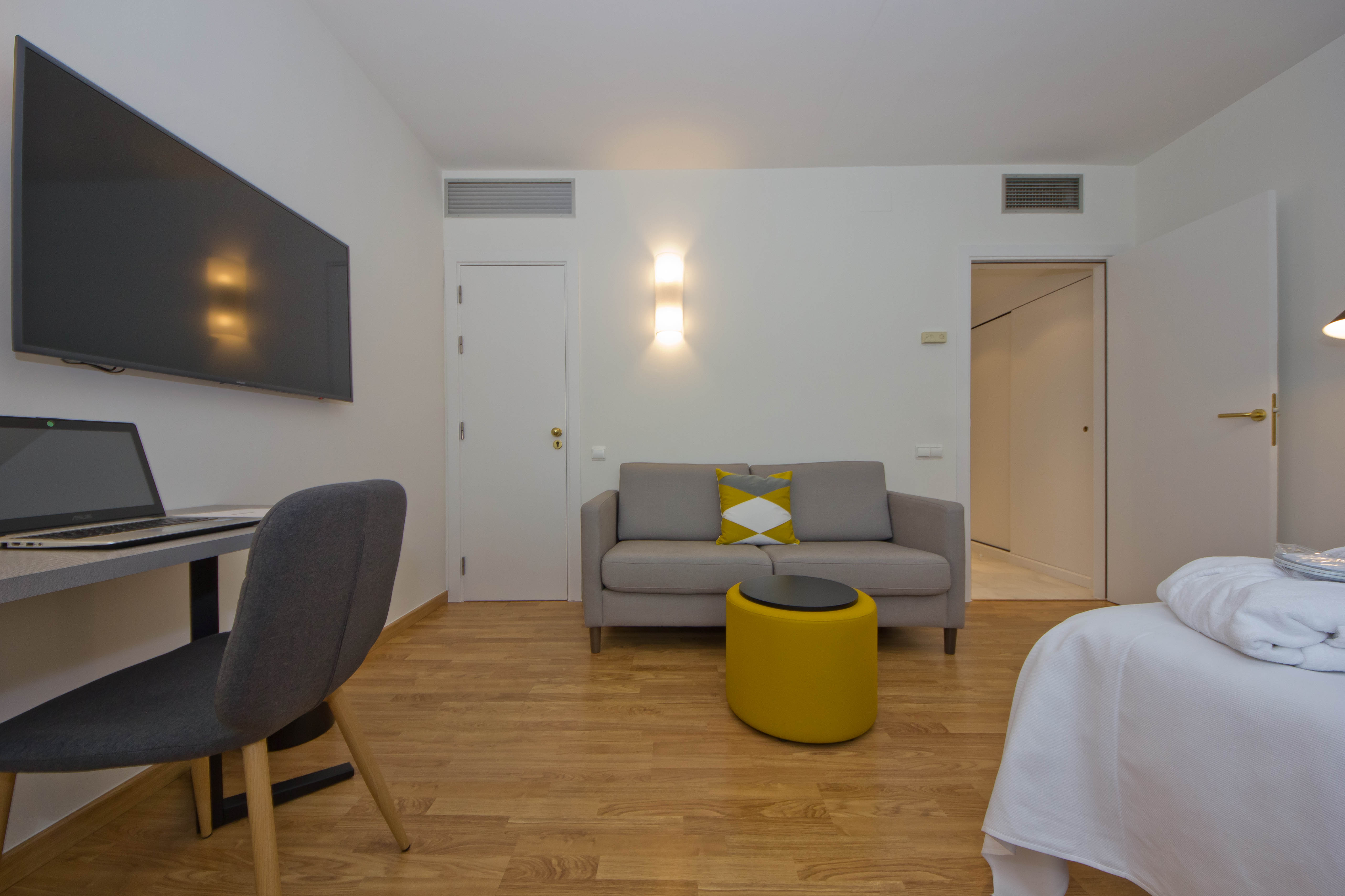 Aparthotel Atenea Vallès