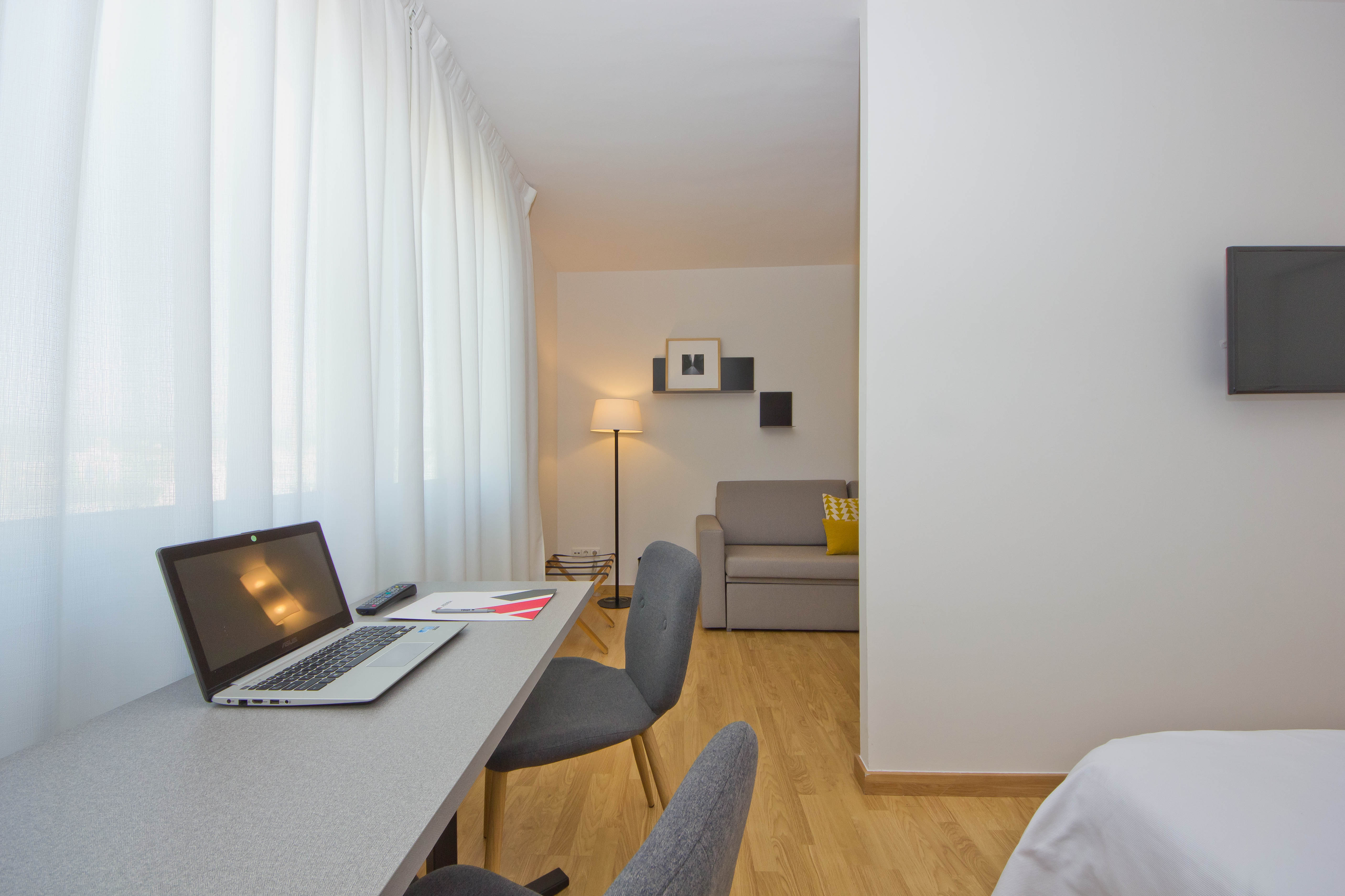 Aparthotel Atenea Vallès