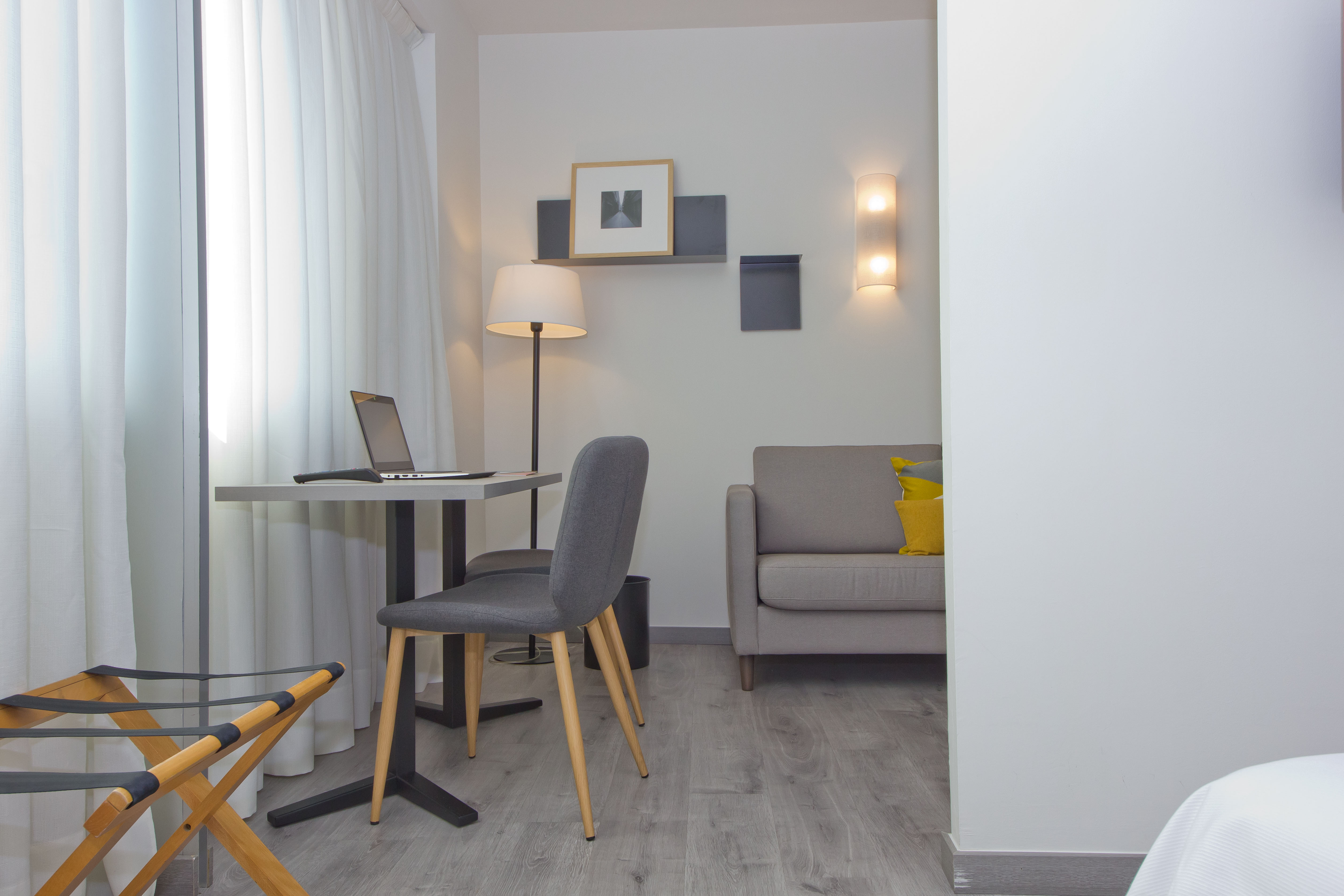 Aparthotel Atenea Vallès