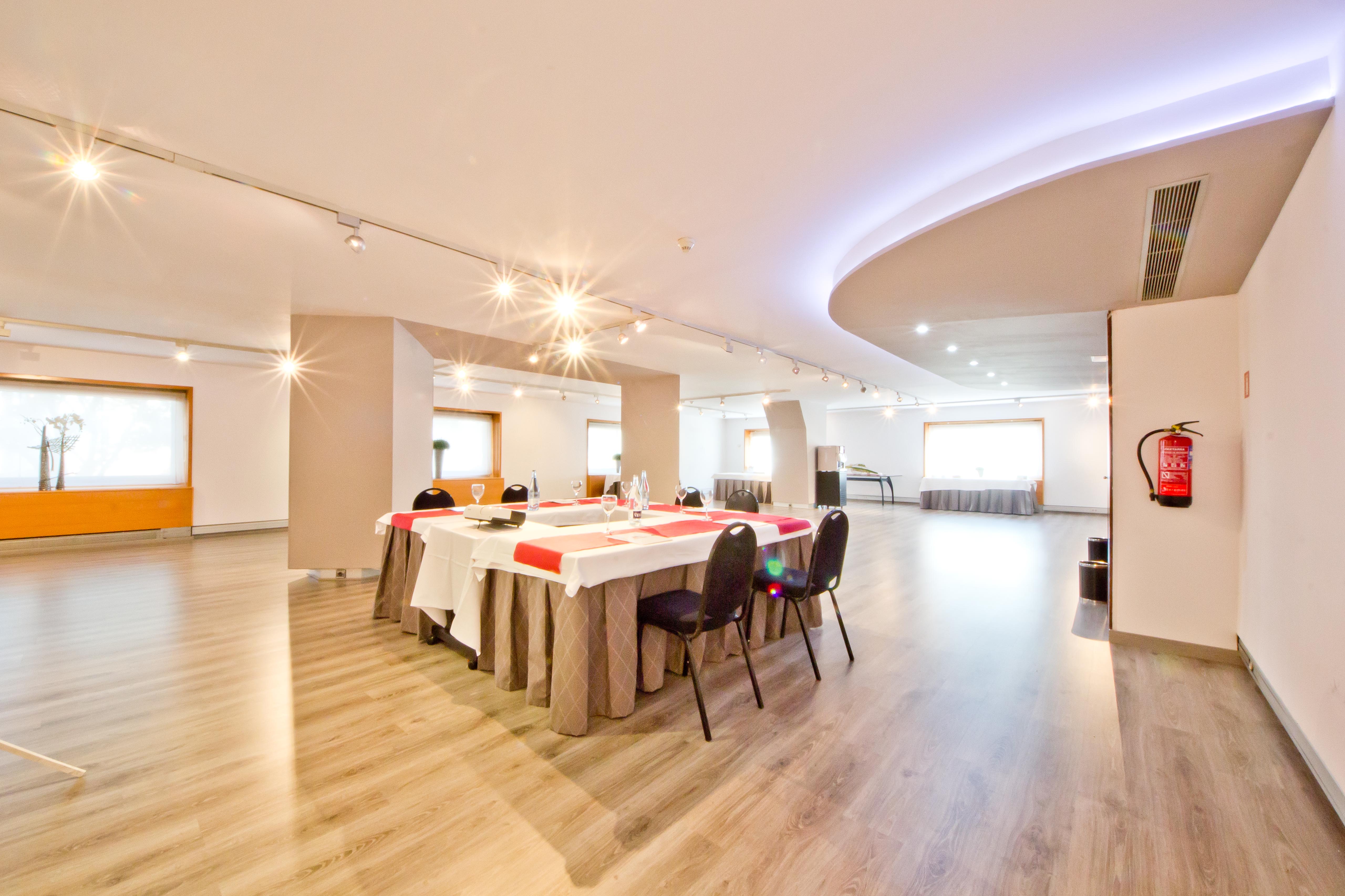 Aparthotel Atenea Vallès