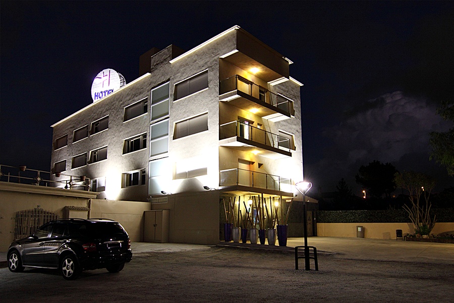 Hotel H