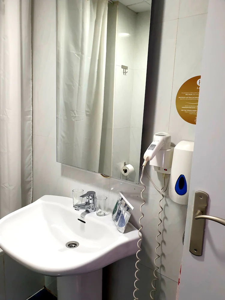 Hotel H