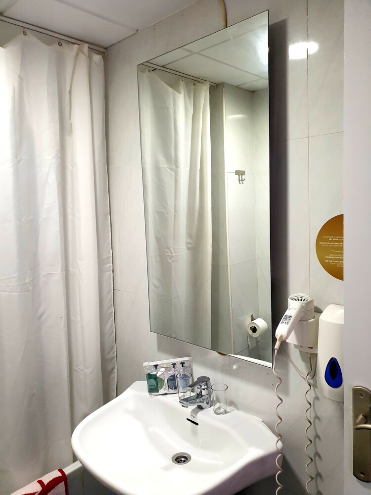 Hotel H