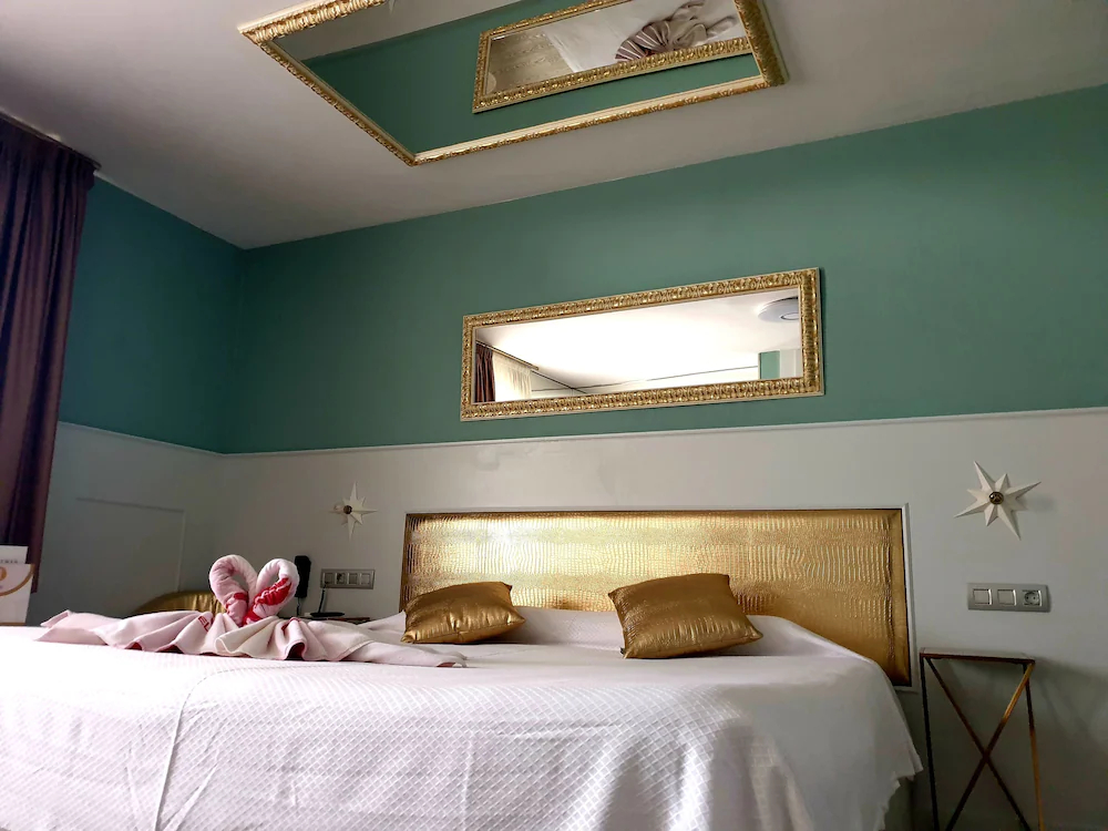 Hotel H