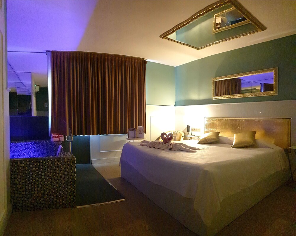 Hotel H