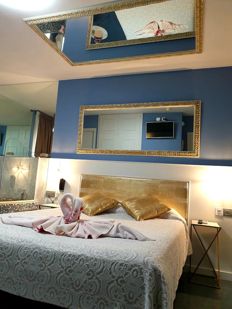 Hotel H