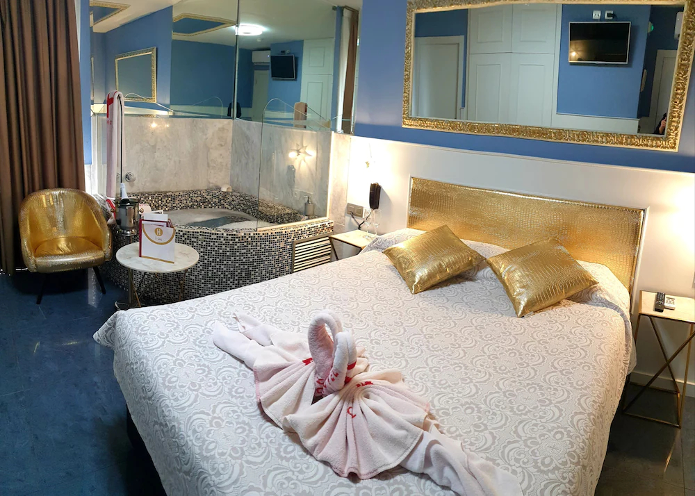 Hotel H