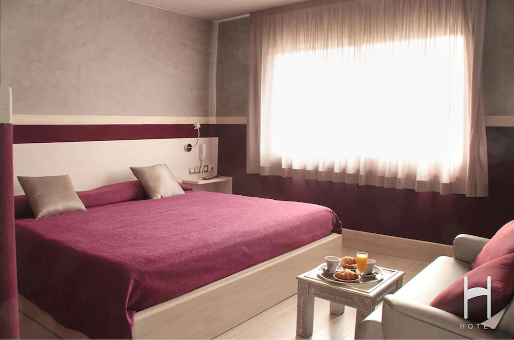 Hotel H