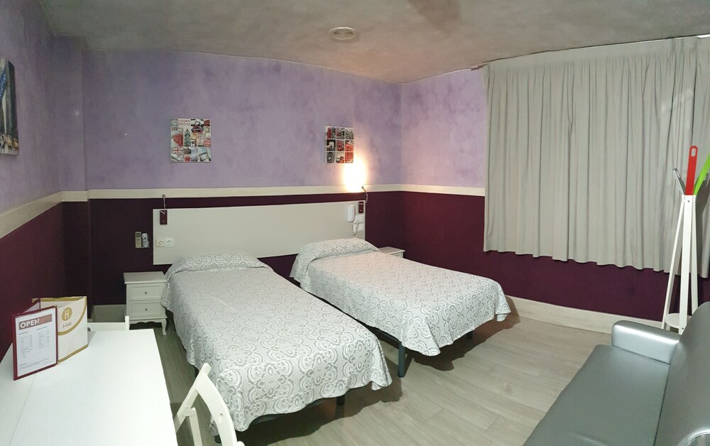 Hotel H