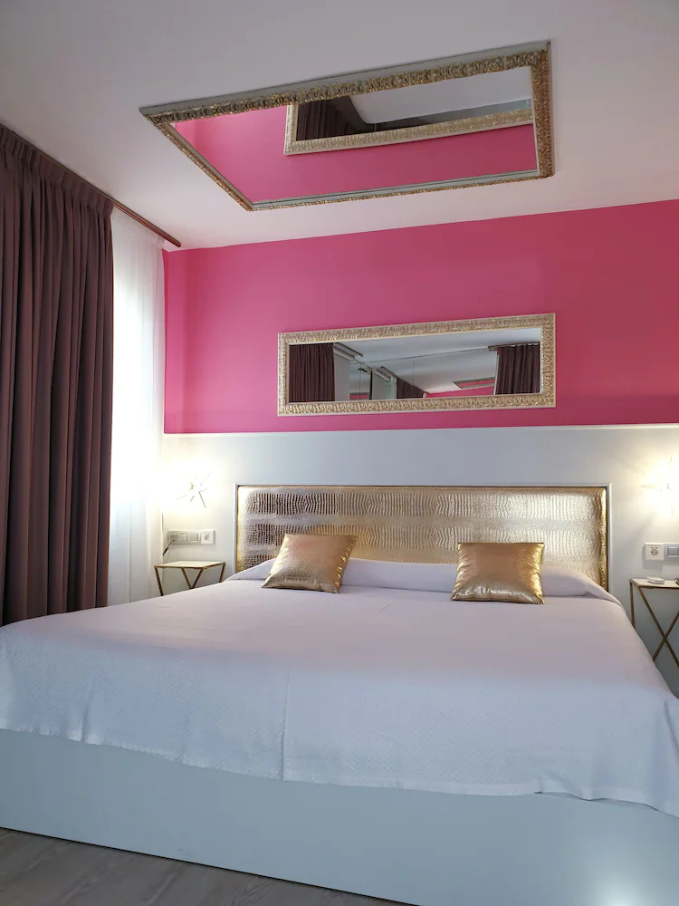 Hotel H