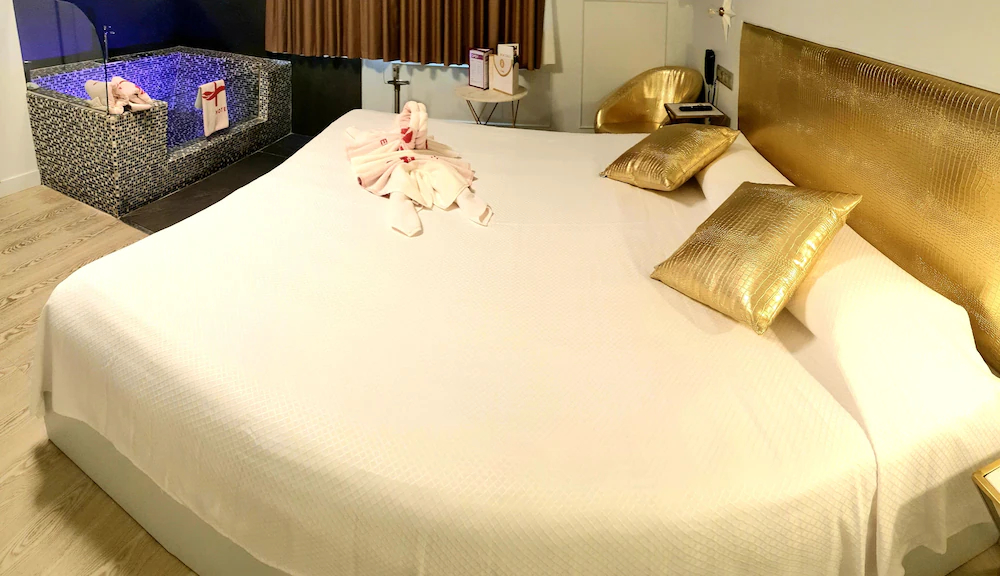 Hotel H