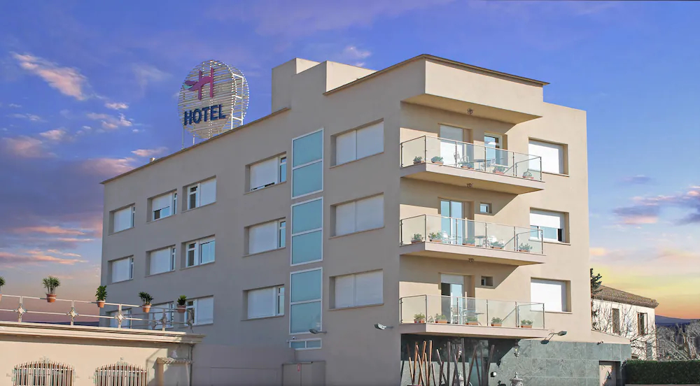 Hotel H