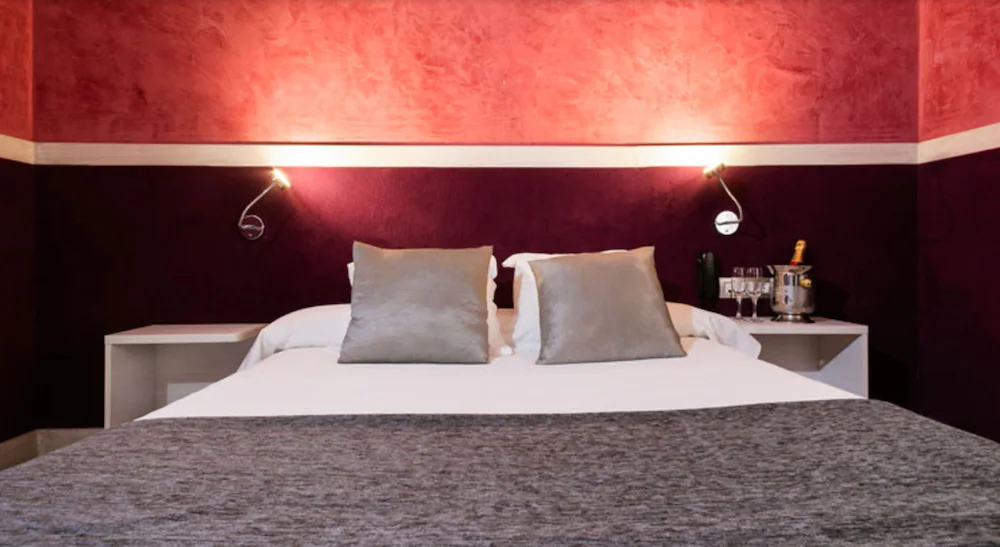 Hotel H