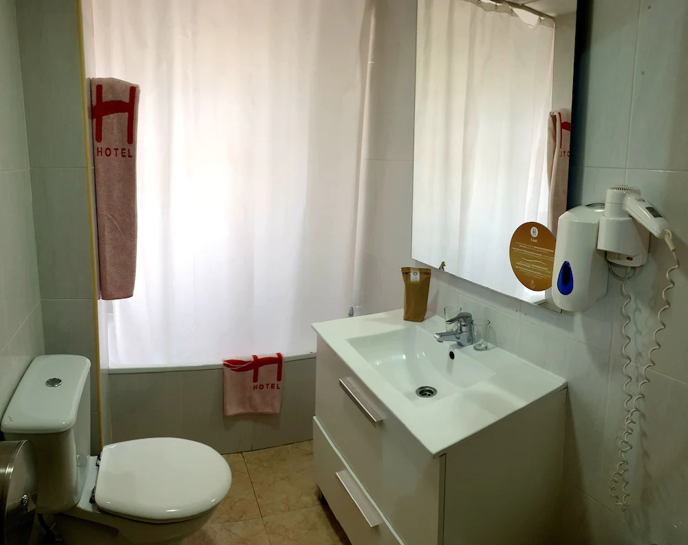 Hotel H