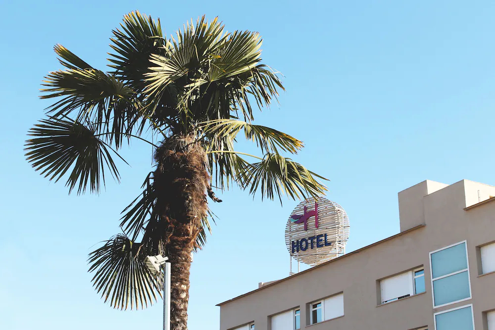 Hotel H
