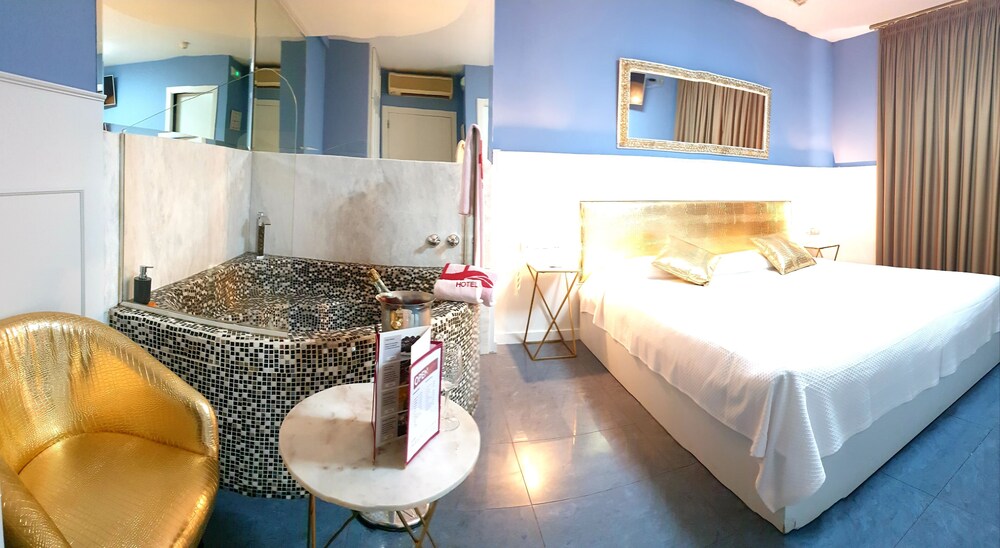 Hotel H