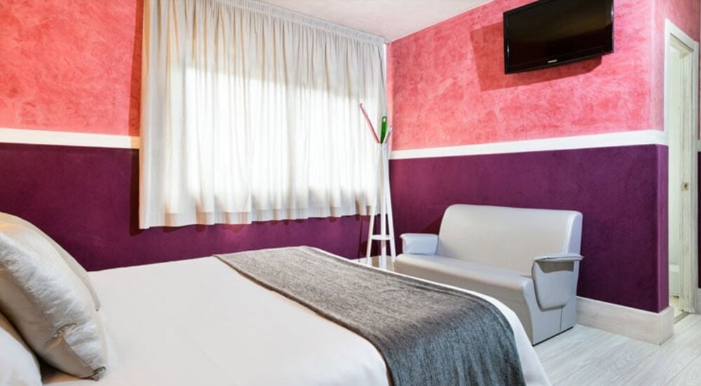 Hotel H