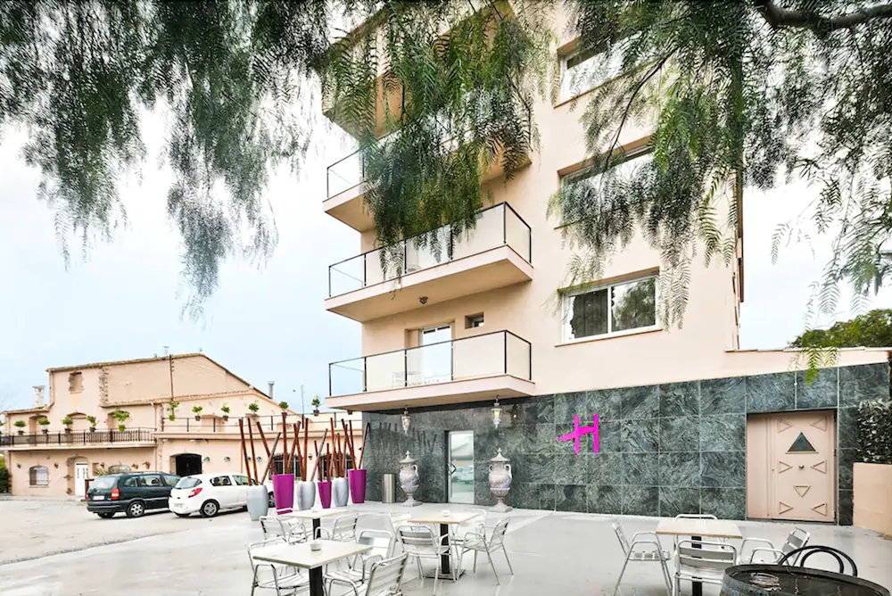 Hotel H