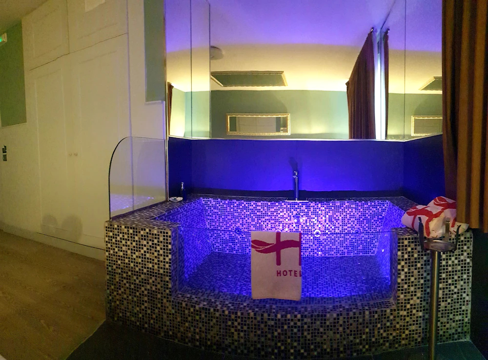Hotel H