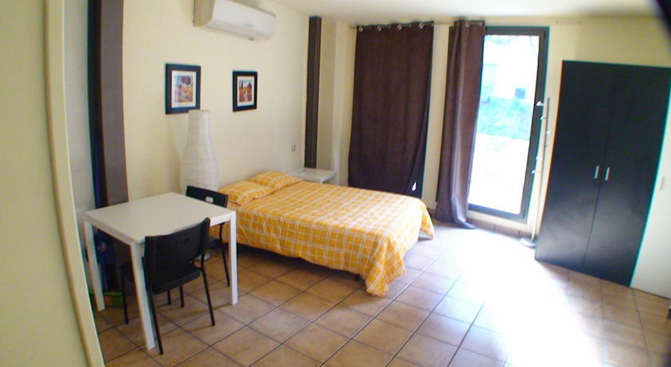 Urbi Manresa Apartments