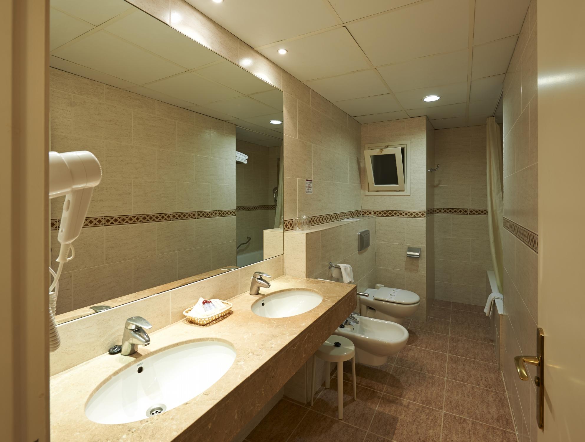 Hotel Abad Cisneros