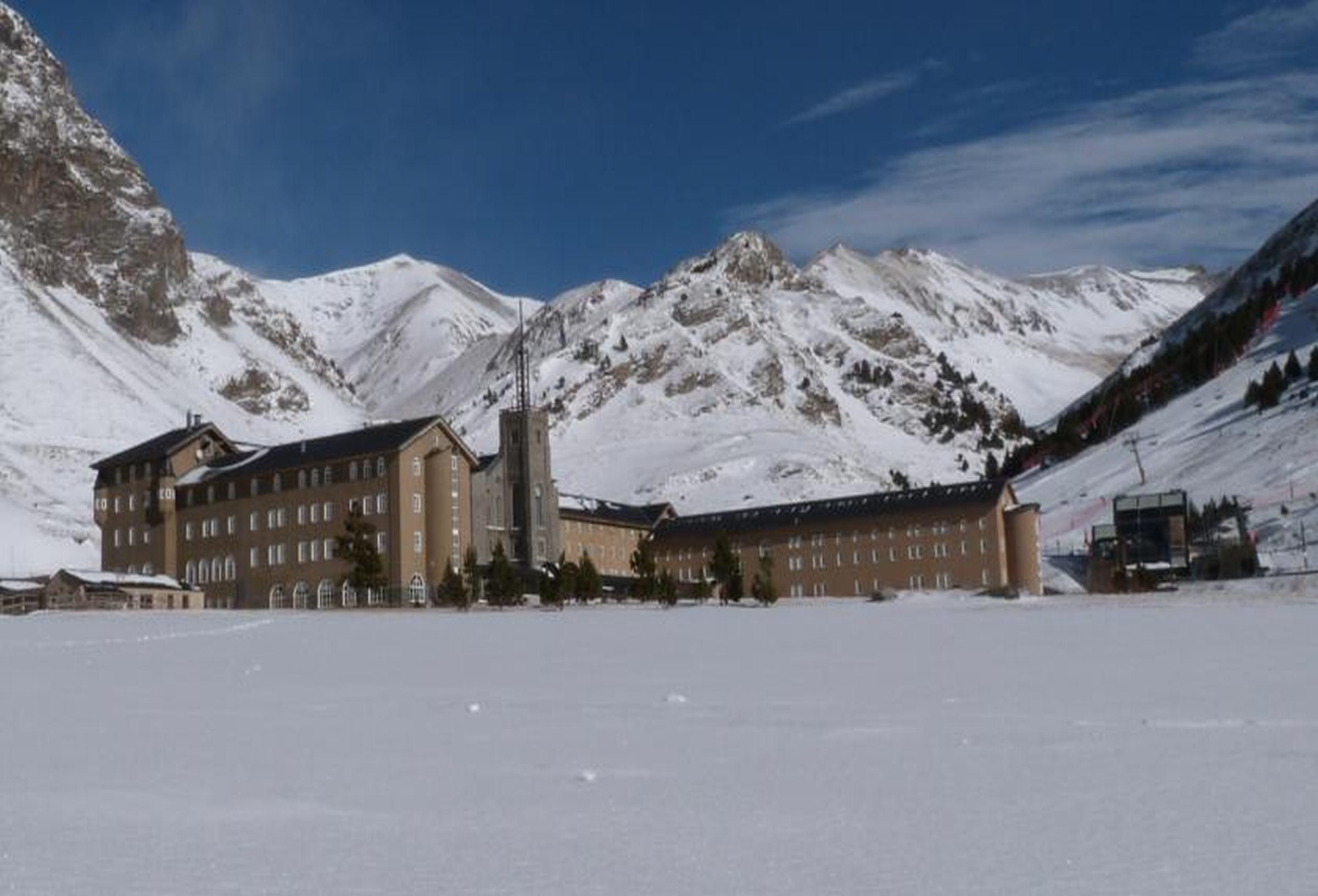 Hotel & Apartaments Vall de Núria