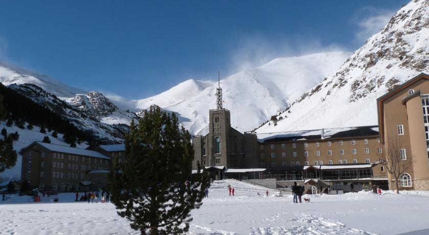 Hotel & Apartaments Vall de Núria
