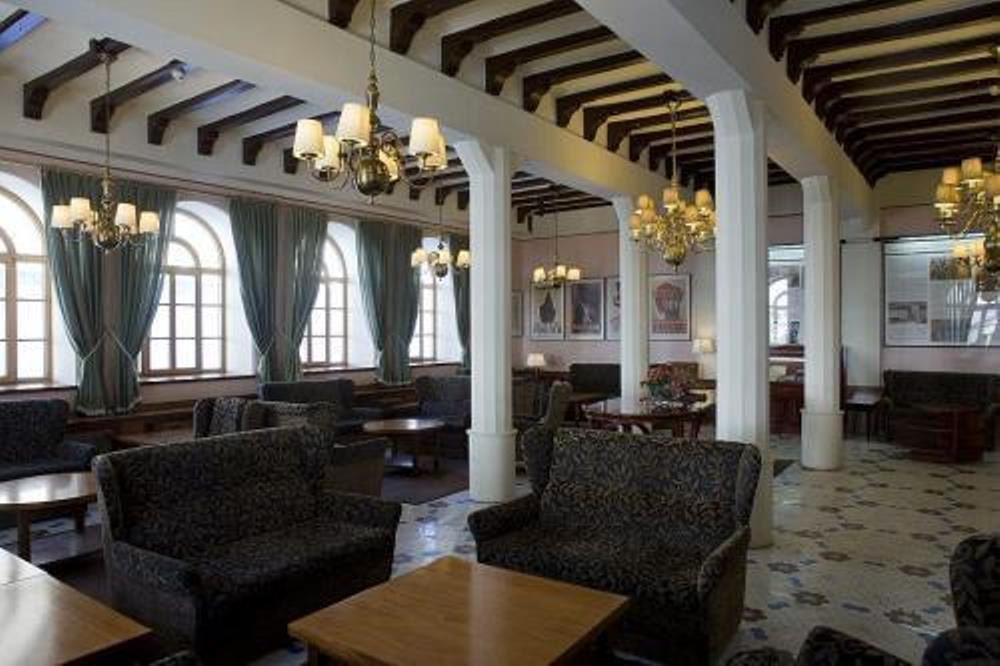 Hotel & Apartaments Vall de Núria