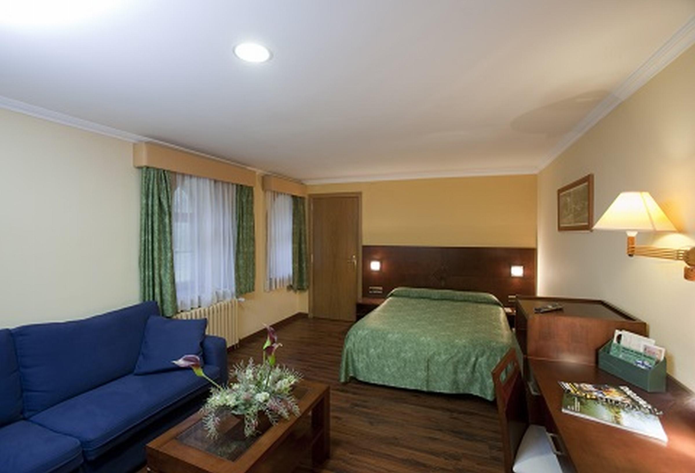 Hotel & Apartaments Vall de Núria
