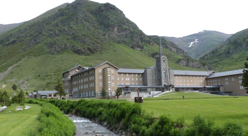 Hotel & Apartaments Vall de Núria