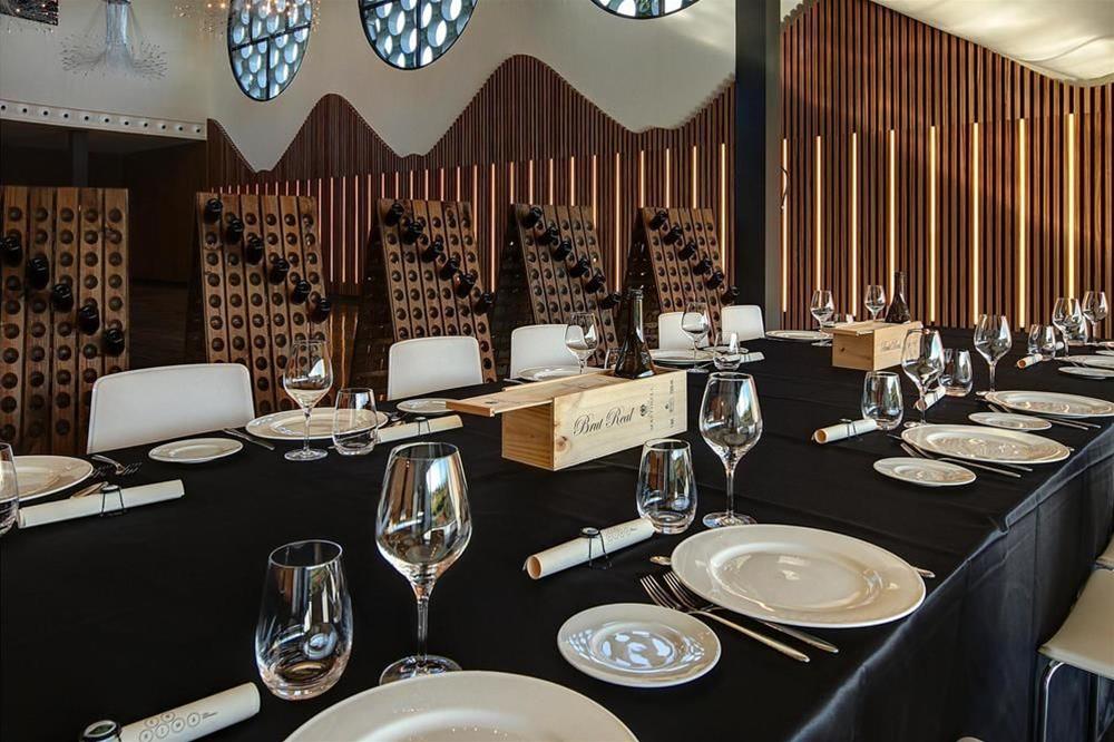 Cava & Hotel Mastinell