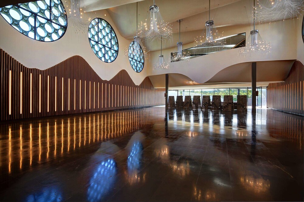 Cava & Hotel Mastinell