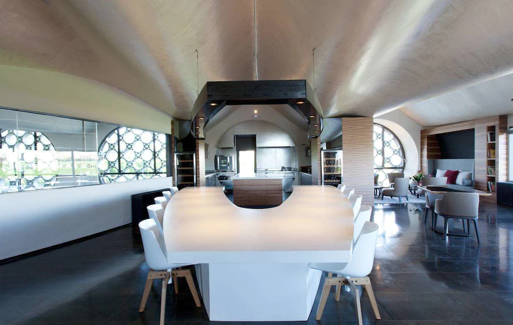 Cava & Hotel Mastinell