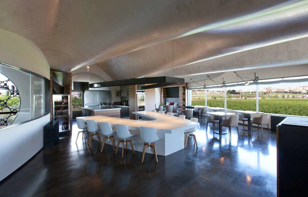 Cava & Hotel Mastinell