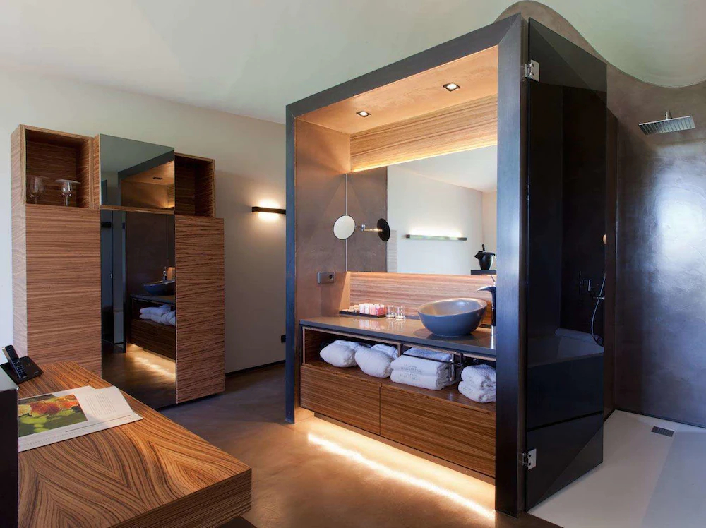 Cava & Hotel Mastinell