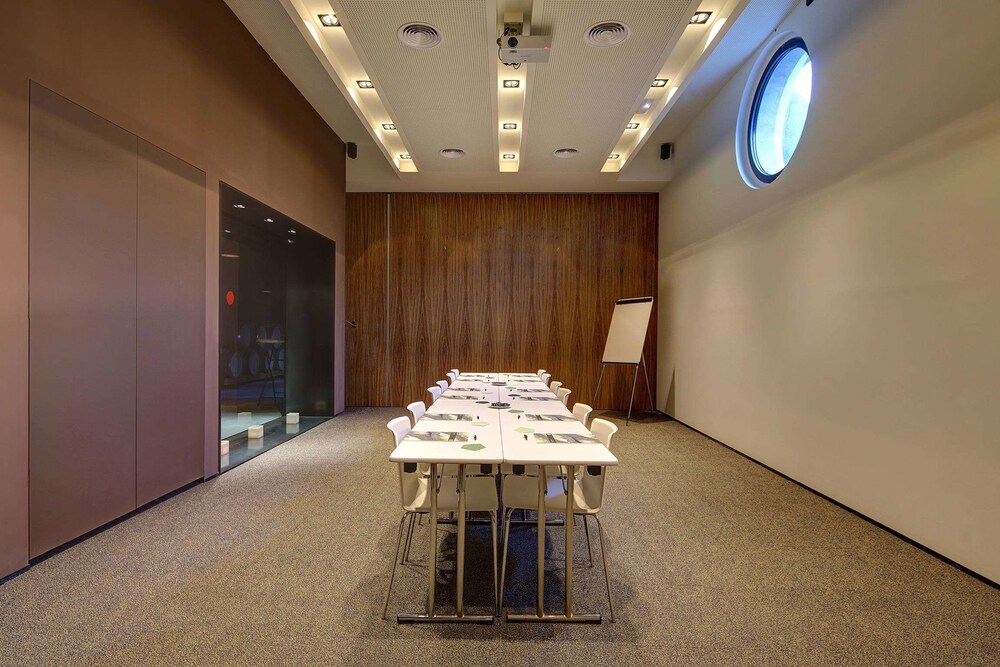 Cava & Hotel Mastinell