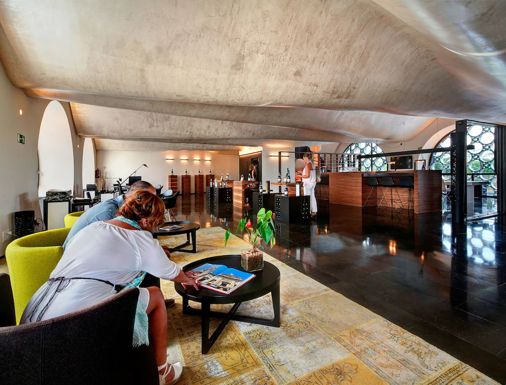 Cava & Hotel Mastinell