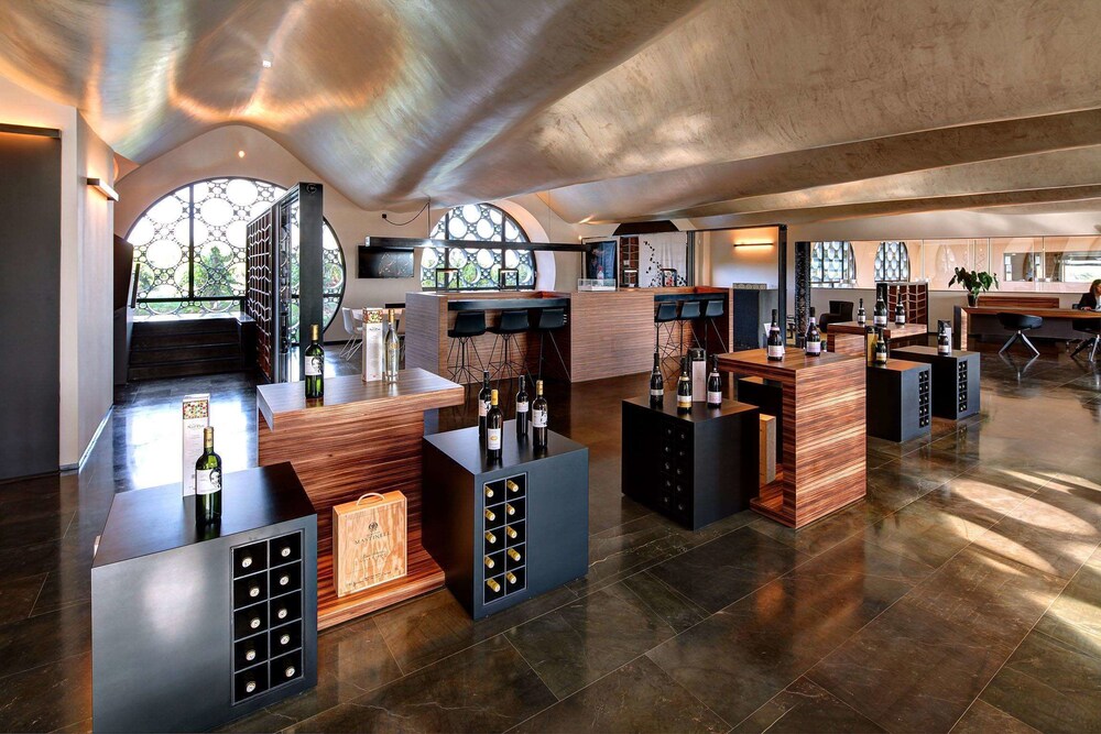 Cava & Hotel Mastinell