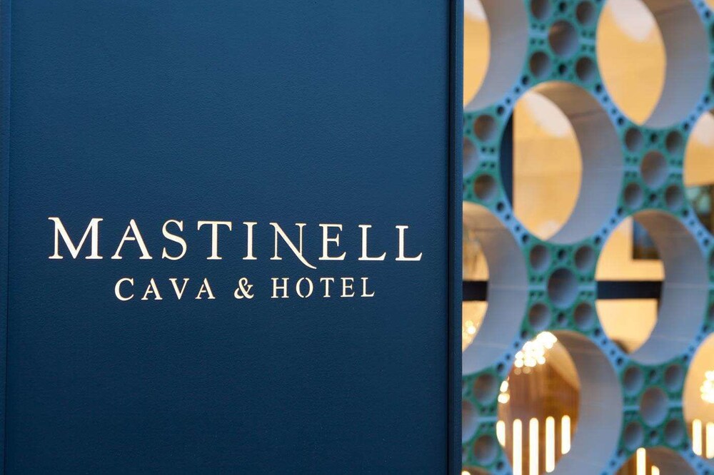 Cava & Hotel Mastinell