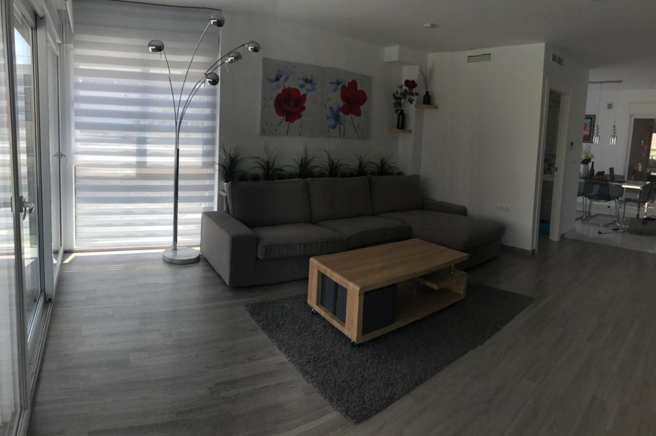 Villa Mondrian