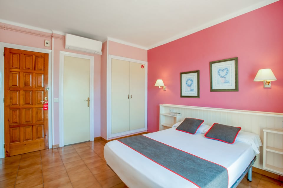 Hostal Casa Feliu by OYO