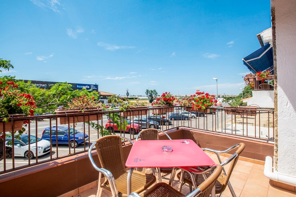 Hostal Casa Feliu by OYO