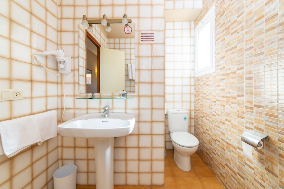 Hostal Casa Feliu by OYO