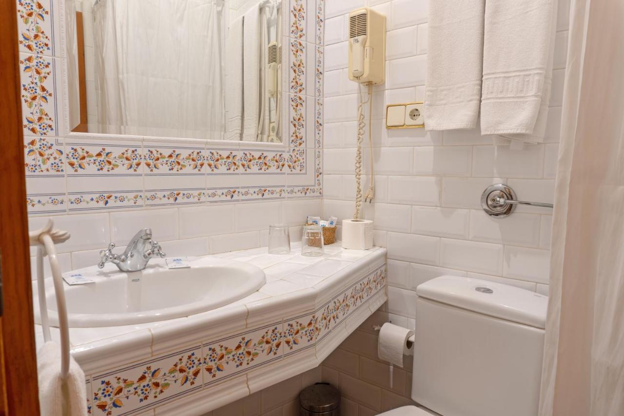 Hostal Les Monges Palace
