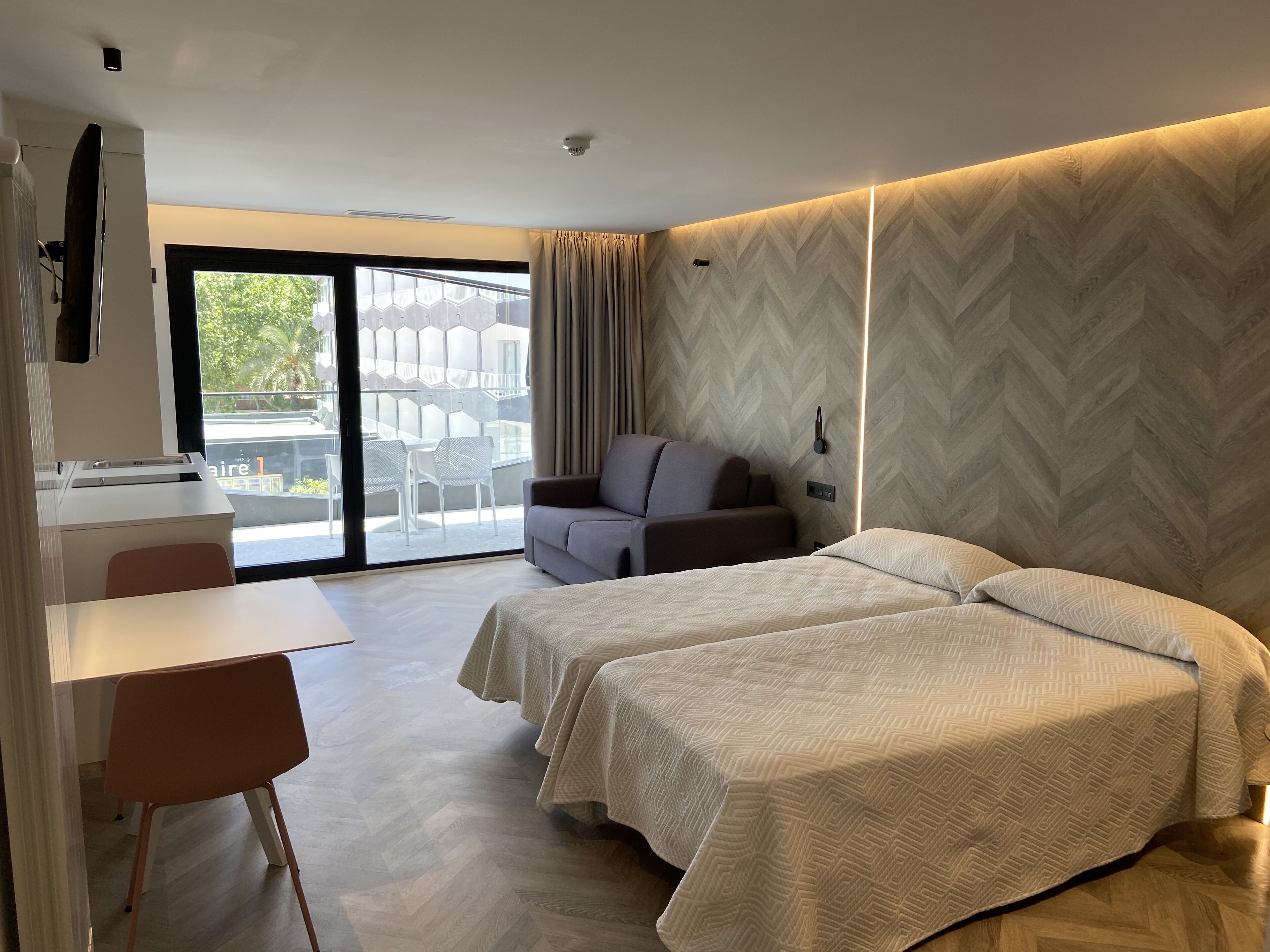 Belroy Hotel & Apartmentos